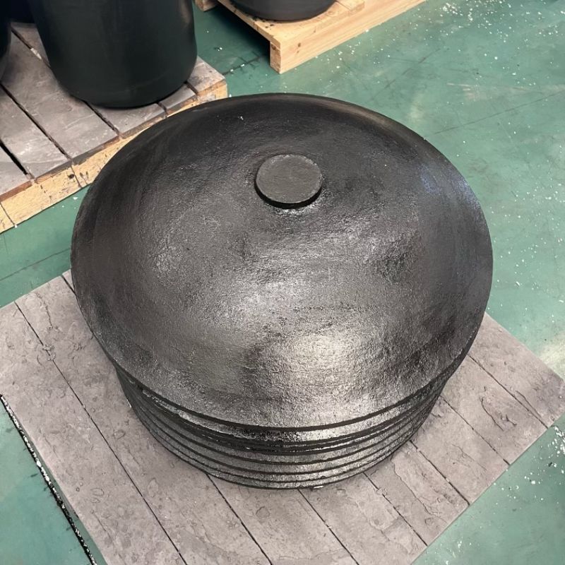 High-Temperature Melting Crucible And Cover For Copper Gold Aluminum Zinc With Pouring Nozzle For Charging And Pouring